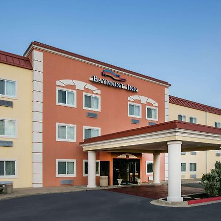 Baymont By Wyndham Lawton Hotel Bagian luar foto