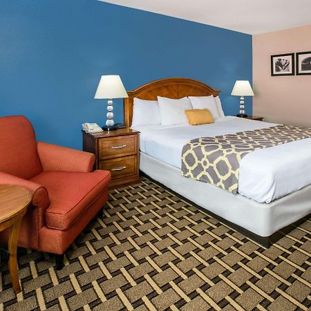 Baymont By Wyndham Lawton Hotel Bagian luar foto