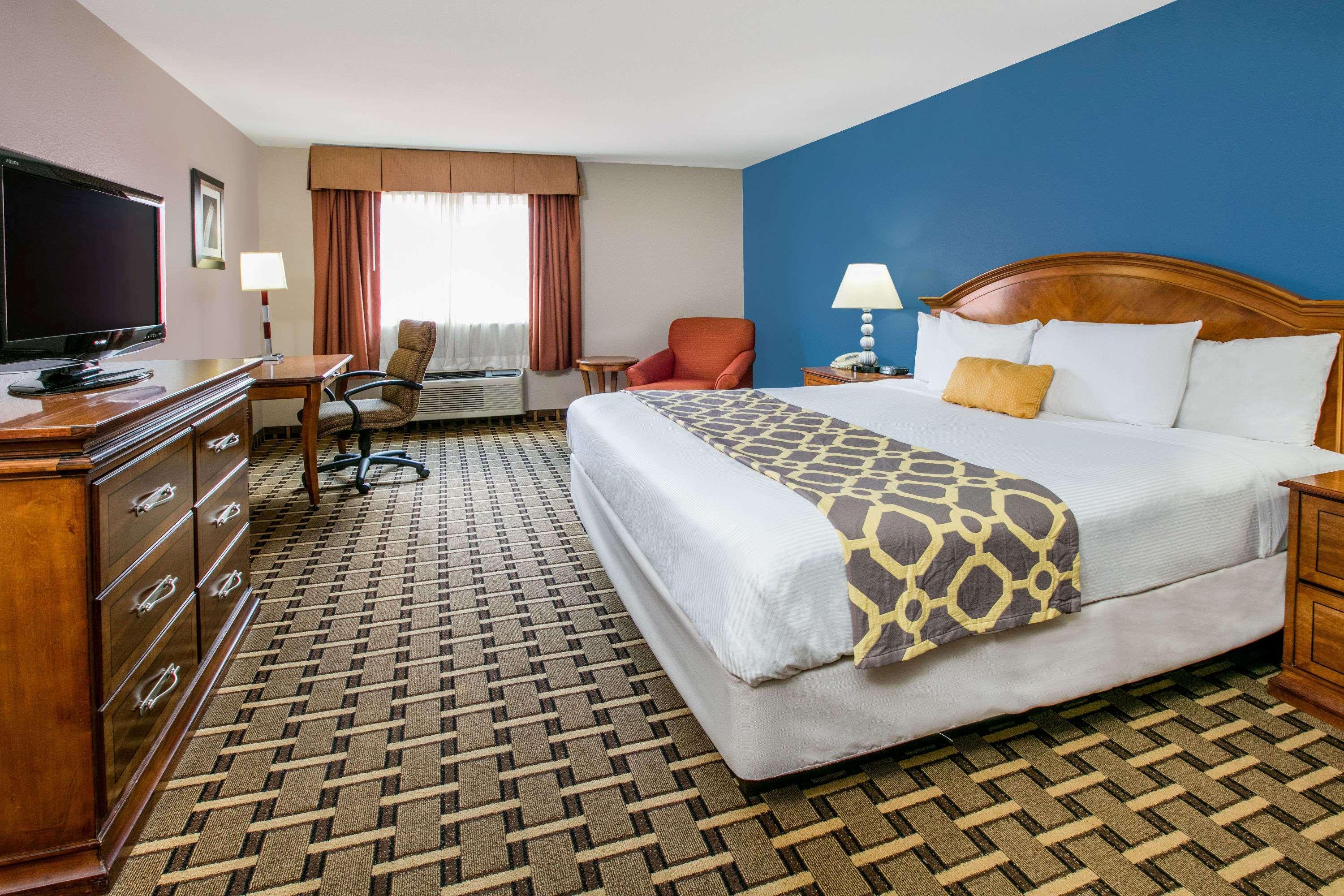 Baymont By Wyndham Lawton Hotel Bagian luar foto
