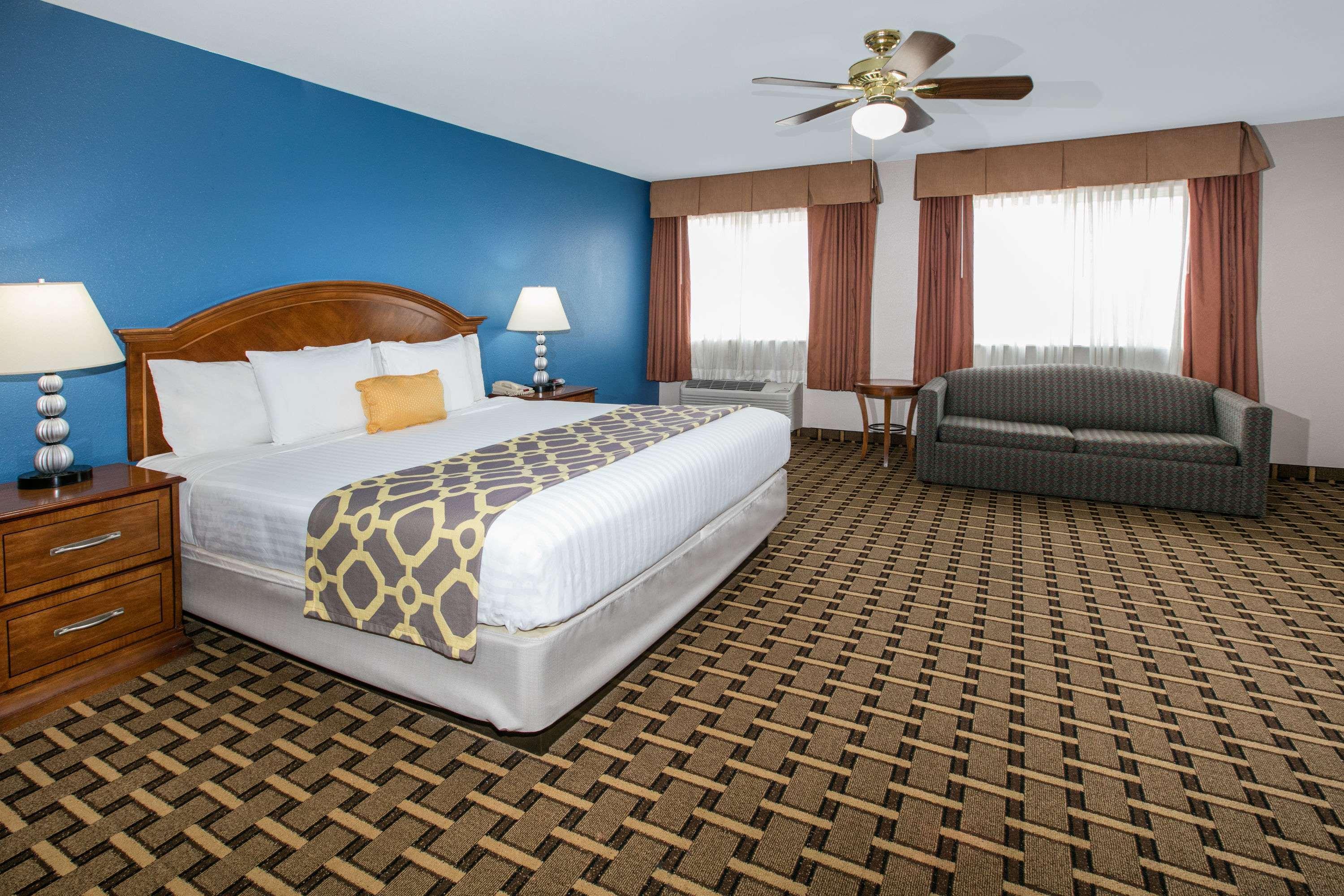 Baymont By Wyndham Lawton Hotel Bagian luar foto