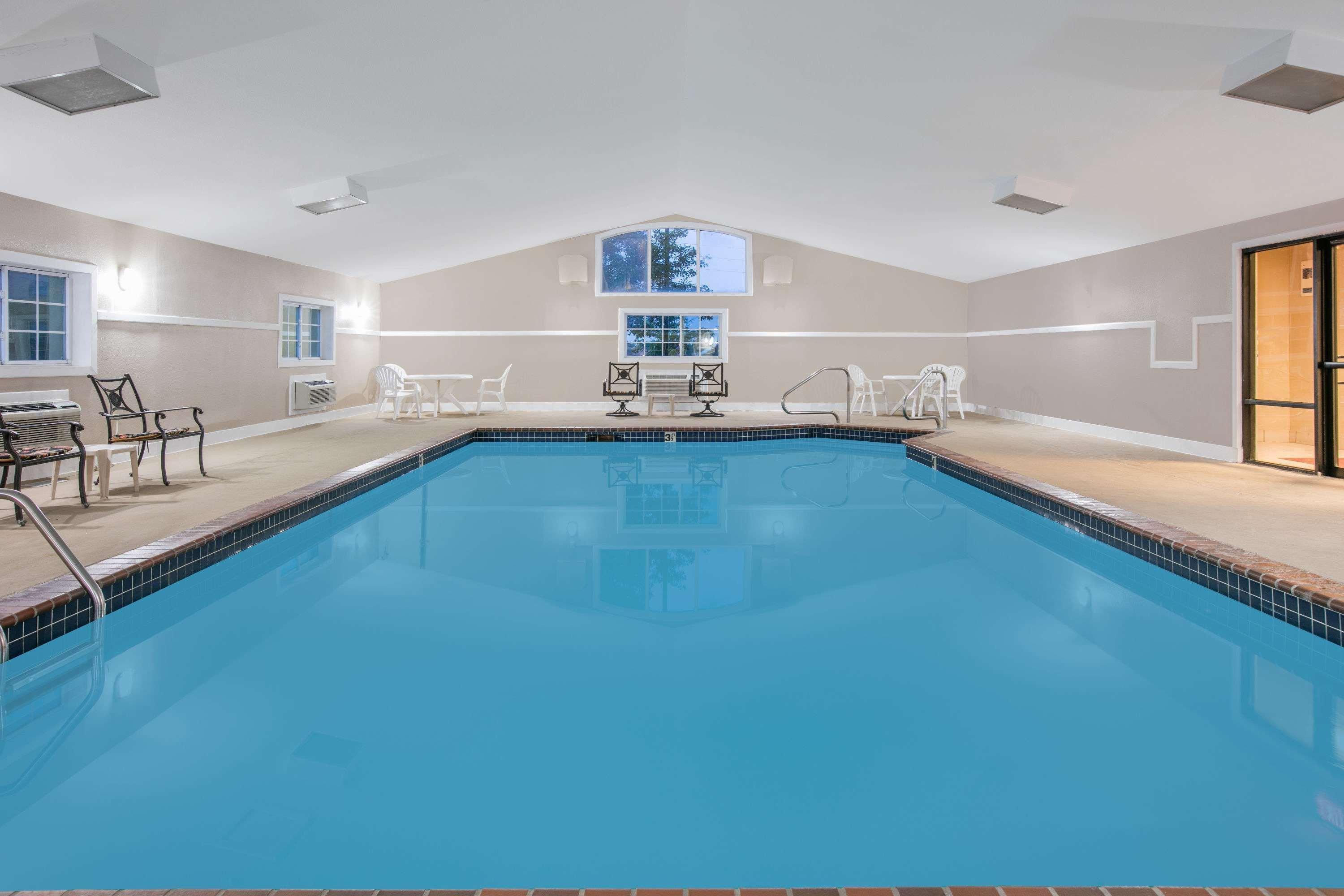 Baymont By Wyndham Lawton Hotel Bagian luar foto