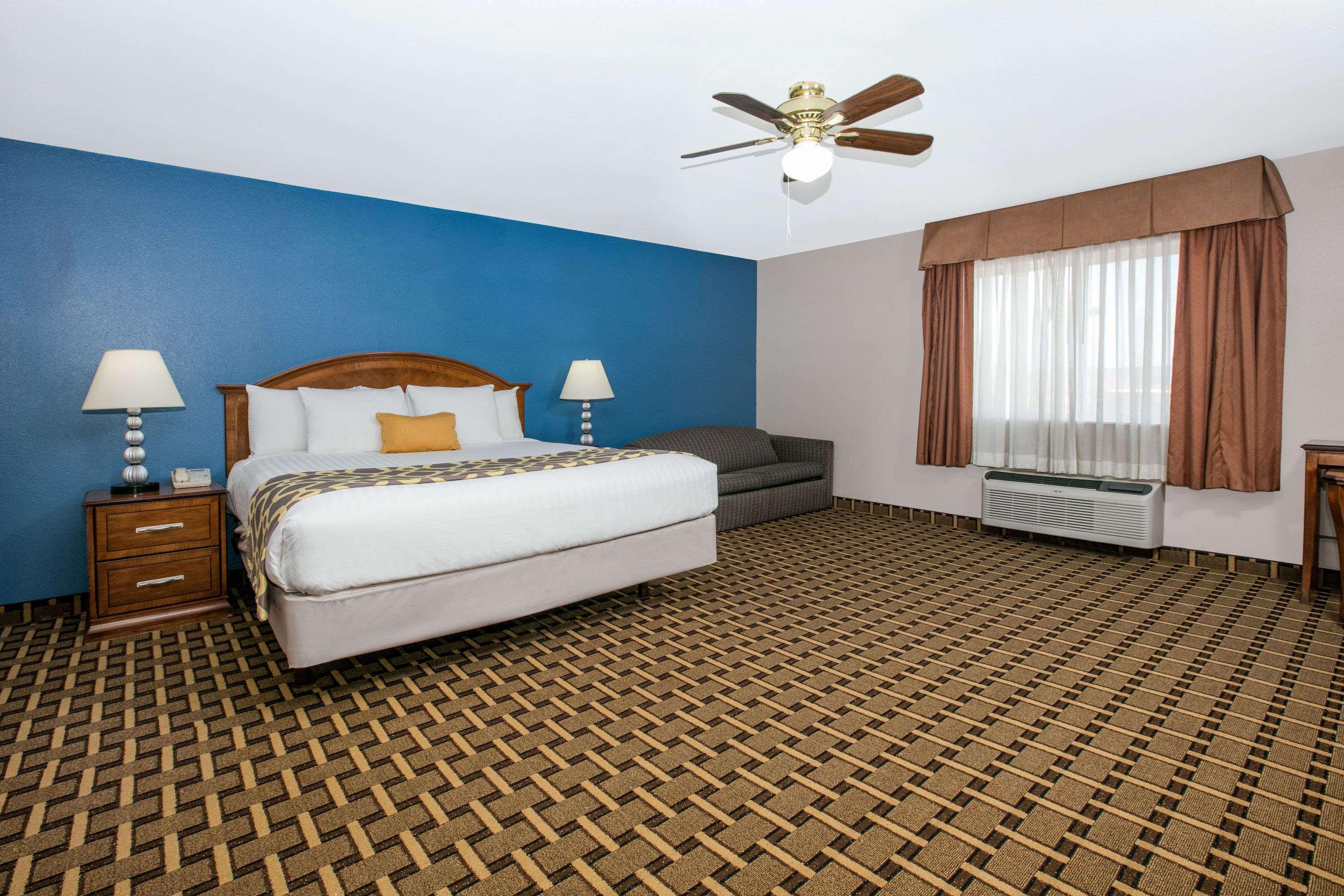 Baymont By Wyndham Lawton Hotel Bagian luar foto